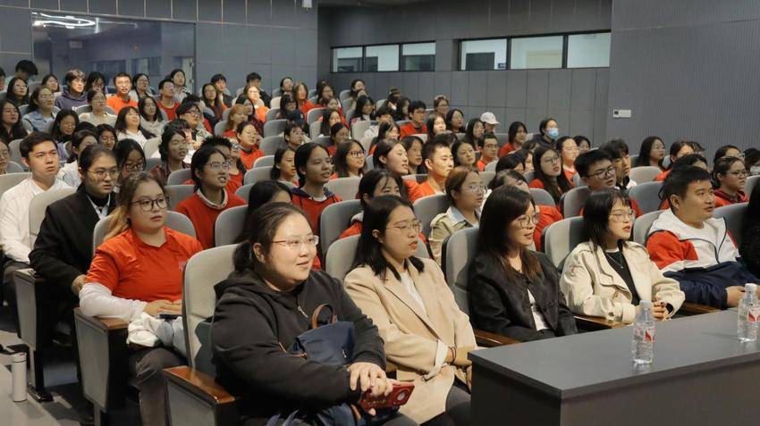 烈士后人进课堂 德赢Vwin官方区域合作伙伴做鲜做活思政课.docx